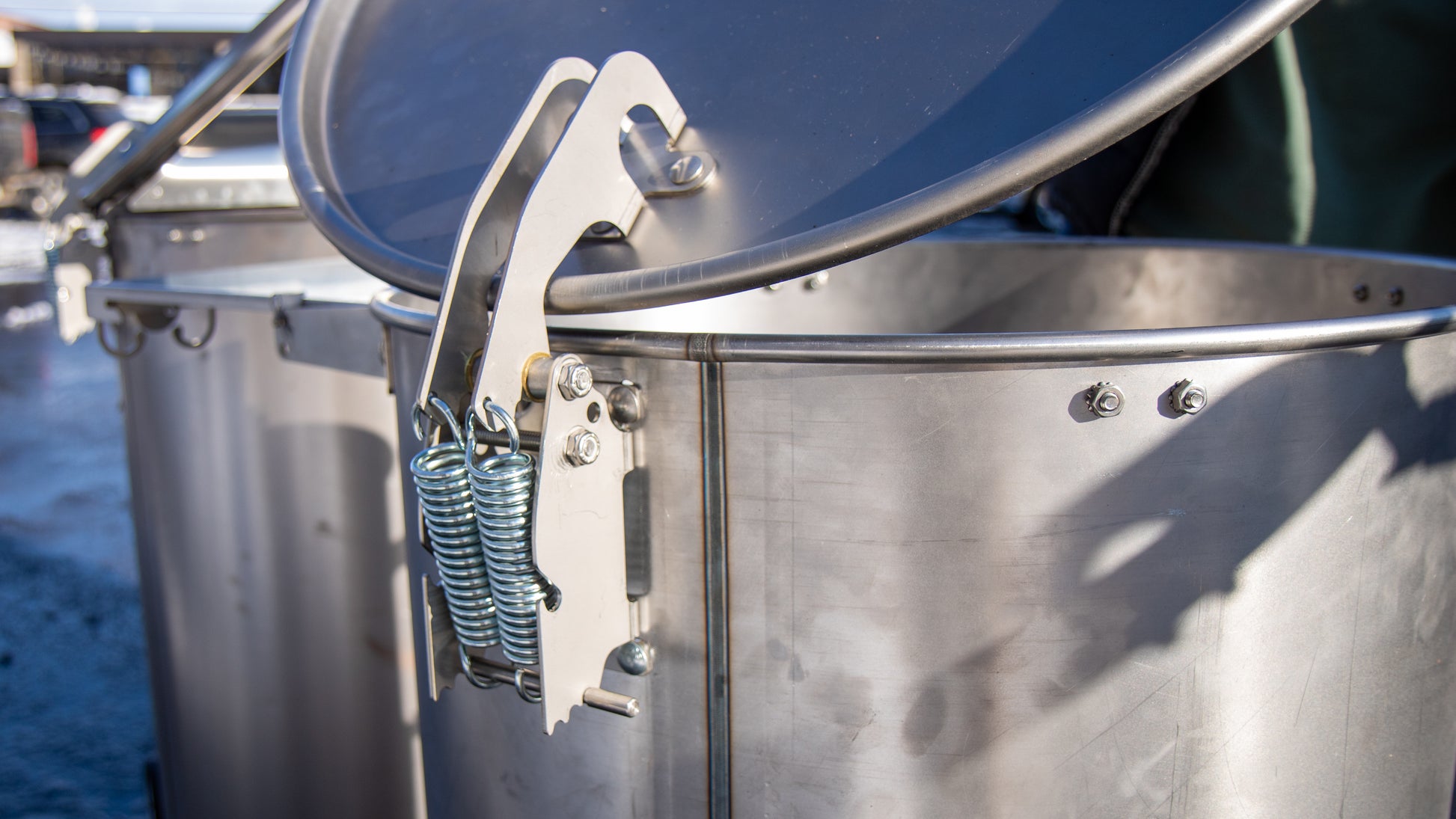 Hinge close up