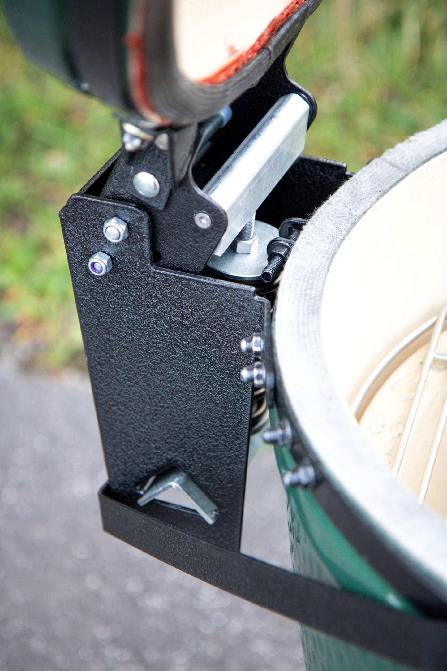 Over-Easy Hinge